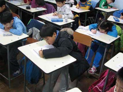 students-in-english-class-in-taiwan