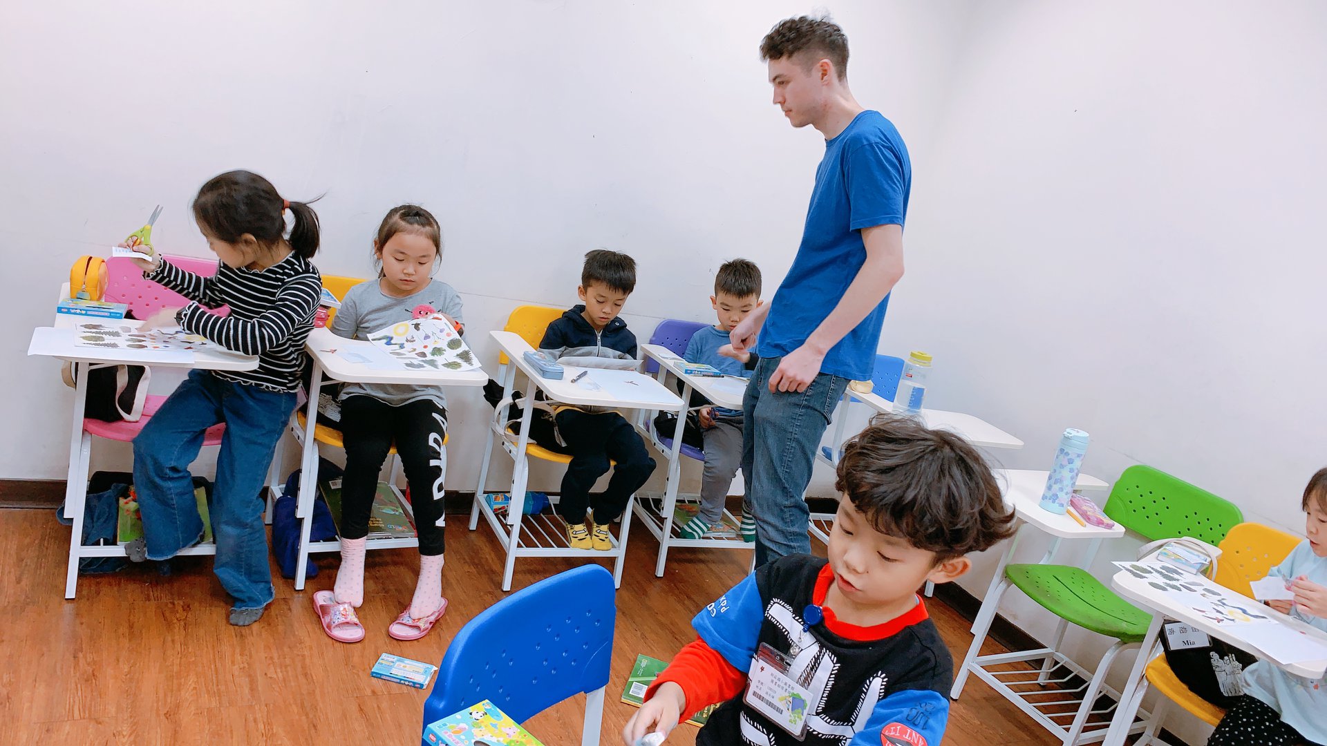 Teaching English and Living in Taiwan Jobs Available 教學工作, J&L English Competitive Pay! Great Benefits! Long-Term Position in a Stable Well-Run Progressive School! image