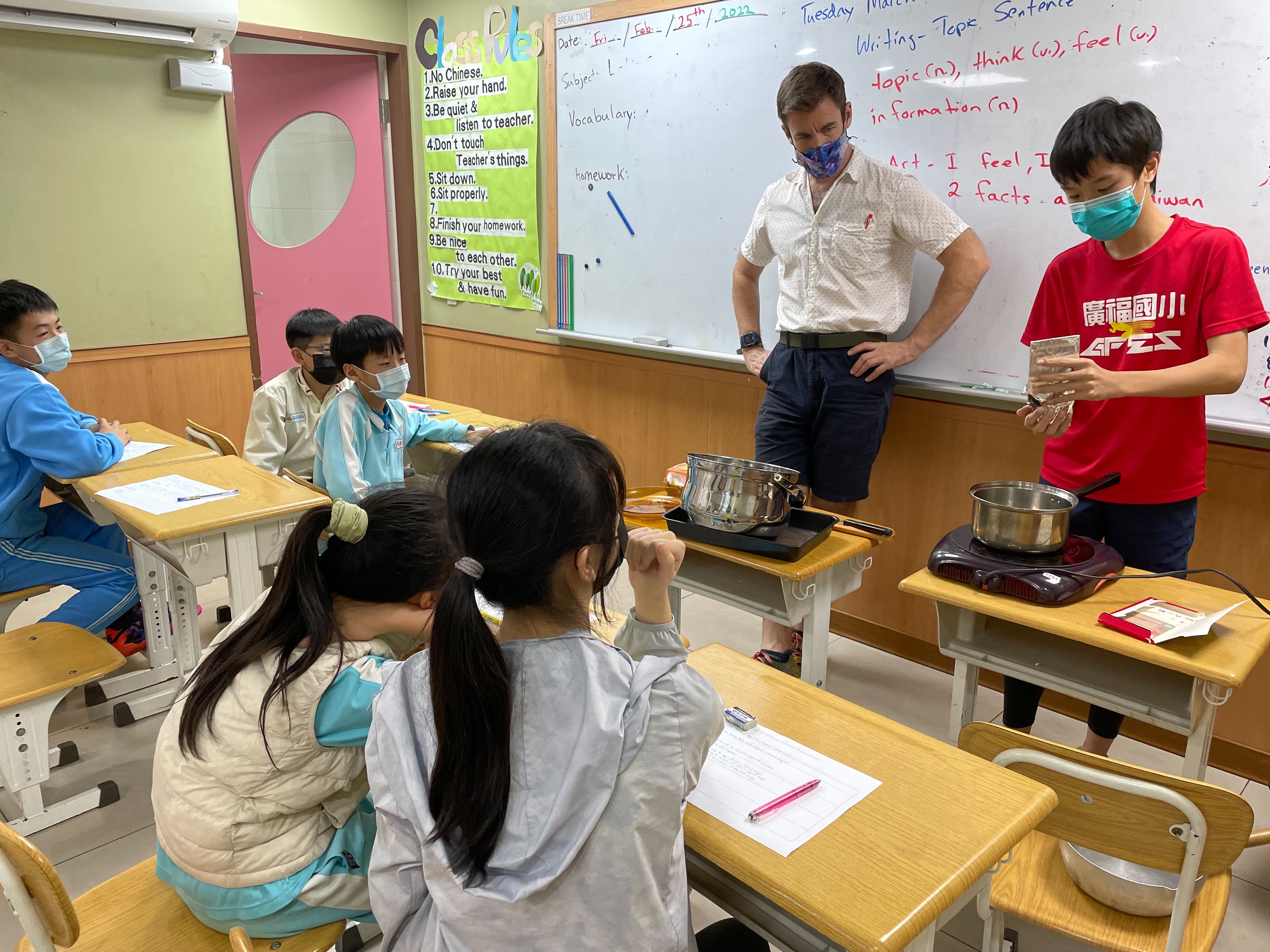 Teaching English and Living in Taiwan Jobs Available 教學工作, Forest of Wisdom English Academy 21 hours weekly - Part time also available - Something COMPLETELY different in Taiwan. An enriching and rewarding curriculum, and an awesome team! image
