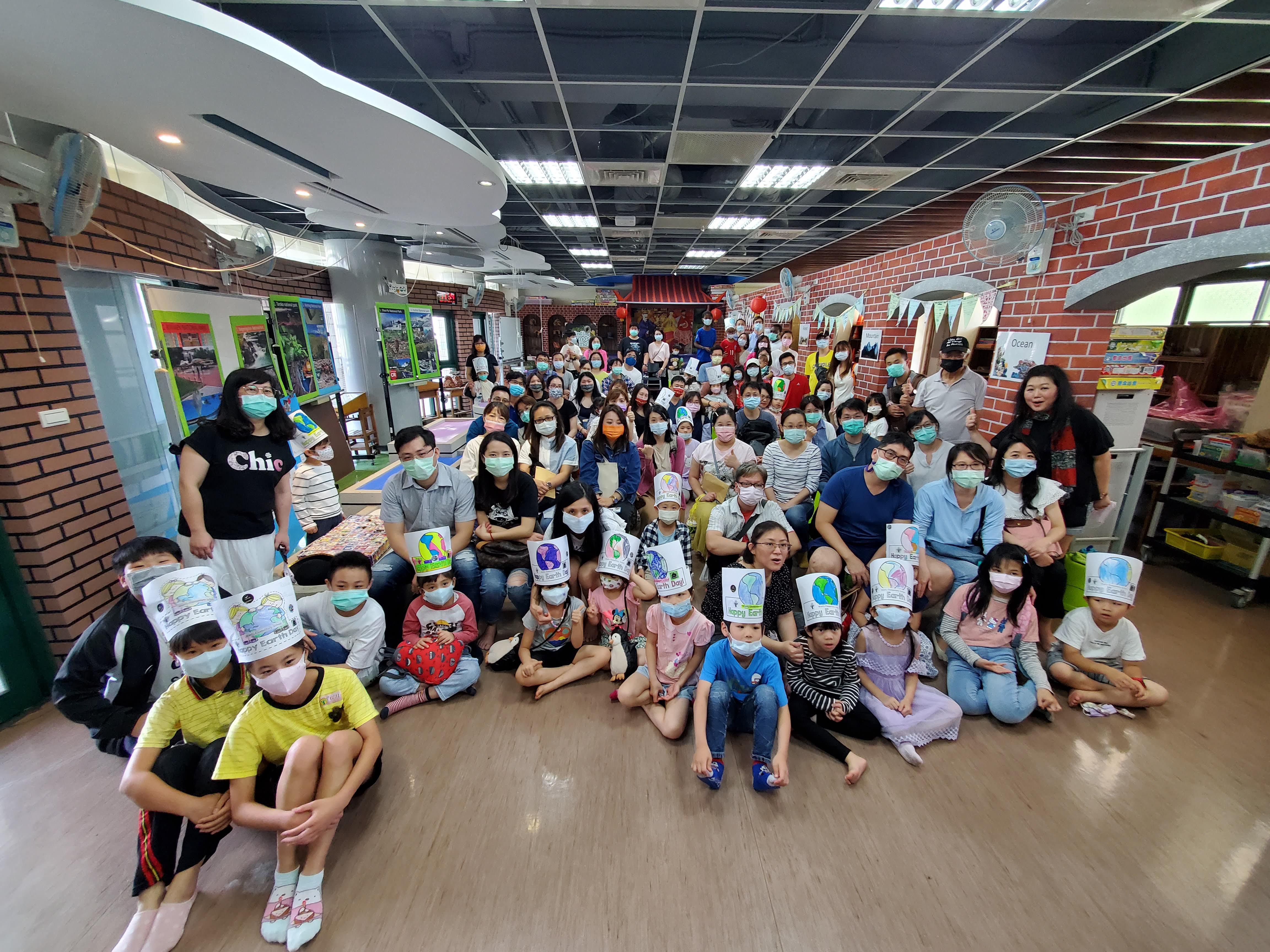 Teaching English and Living in Taiwan Jobs Available 教學工作, Taipei Wanfu Elementary School Up to NT$80,000 / Mo! State-Certified UK, IRL, SA, AU, NZ, USA & CA Accent Teacher Sought! AMAZING Full-Time ELEMENTARY School Teaching Position Offering AIRFARE, a 1-MONTH BONUS for Contract Completion AND a Housing ALLOWANCE!  APRC holders from the Same Countries WELCOME! image