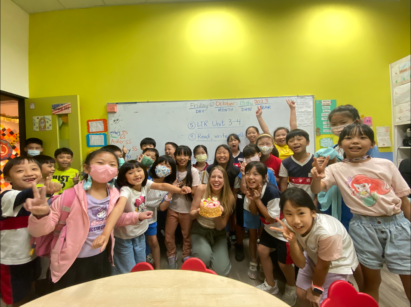 Teaching English and Living in Taiwan Jobs Available 教學工作, CLC - California Language Center NT$100K / month to start PLUS 10K SIGNING BONUS! image